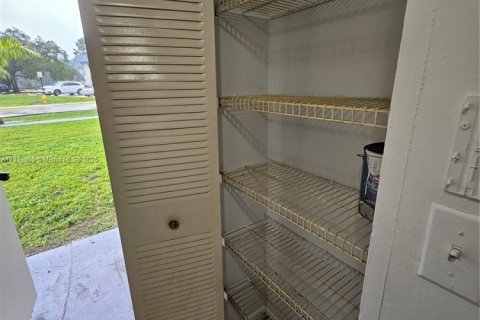 Copropriété à louer à Tamarac, Floride: 2 chambres, 88.16 m2 № 1981737 - photo 3