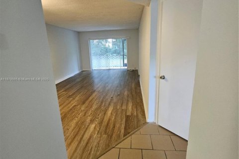 Copropriété à louer à Tamarac, Floride: 2 chambres, 88.16 m2 № 1981737 - photo 14