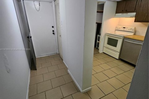 Copropriété à louer à Tamarac, Floride: 2 chambres, 88.16 m2 № 1981737 - photo 5