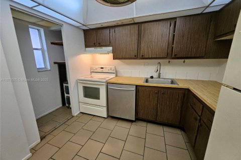 Copropriété à louer à Tamarac, Floride: 2 chambres, 88.16 m2 № 1981737 - photo 8