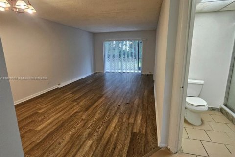 Copropriété à louer à Tamarac, Floride: 2 chambres, 88.16 m2 № 1981737 - photo 15