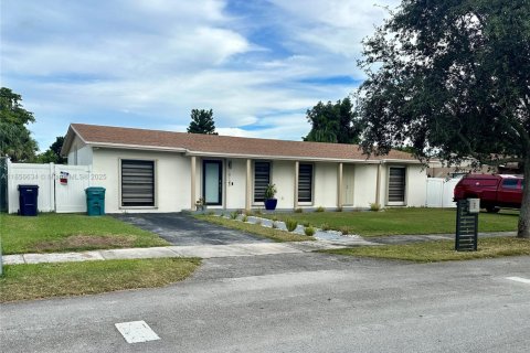 Casa en venta en Palmetto Bay, Florida, 3 dormitorios, 150.5 m2 № 1890413 - foto 2