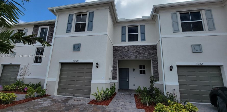 Adosado en Homestead, Florida 3 dormitorios, 159.05 m2 № 1836215
