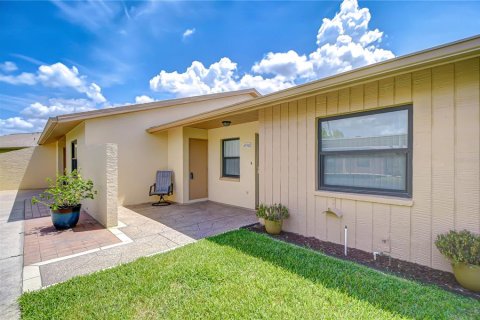 Copropriété à vendre à Zephyrhills, Floride: 2 chambres, 101.64 m2 № 1759467 - photo 2