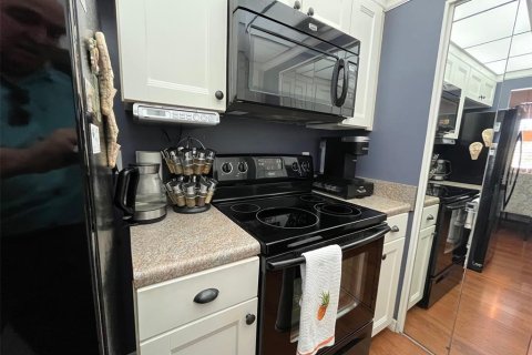 Condo in Clearwater, Florida, 2 bedrooms  № 1527824 - photo 10