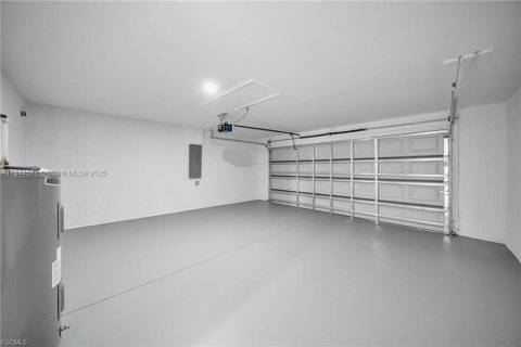 House in Cape Coral, Florida 3 bedrooms № 1889177 - photo 23