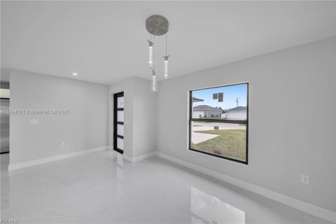 House in Cape Coral, Florida 3 bedrooms № 1889177 - photo 14