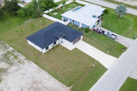 House in Cape Coral, Florida 3 bedrooms № 1889177 - photo 28