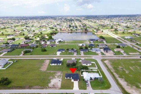 House in Cape Coral, Florida 3 bedrooms № 1889177 - photo 30