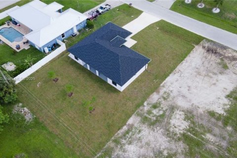 House in Cape Coral, Florida 3 bedrooms № 1889177 - photo 29