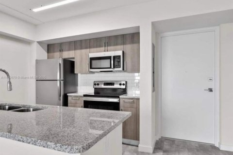 Appartement à louer à Sweetwater, Floride: 2 chambres, 88.44 m2 № 1937582 - photo 2