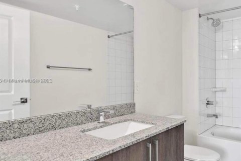Appartement à louer à Sweetwater, Floride: 2 chambres, 88.44 m2 № 1937582 - photo 12