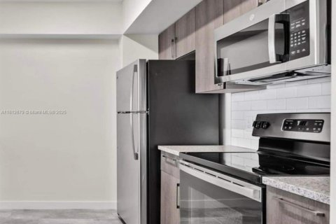 Appartement à louer à Sweetwater, Floride: 2 chambres, 88.44 m2 № 1937582 - photo 3