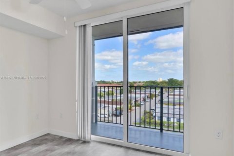 Apartamento en alquiler en Sweetwater, Florida, 2 dormitorios, 88.44 m2 № 1937582 - foto 6