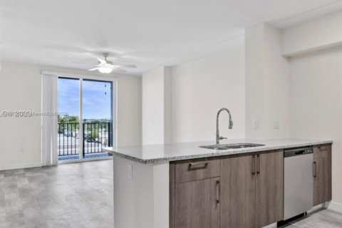Appartement à louer à Sweetwater, Floride: 2 chambres, 88.44 m2 № 1937582 - photo 5