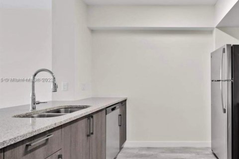 Apartamento en alquiler en Sweetwater, Florida, 2 dormitorios, 88.44 m2 № 1937582 - foto 14