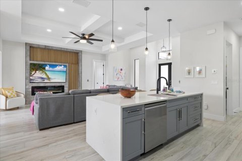 Casa en venta en Cape Coral, Florida, 3 dormitorios, 185.8 m2 № 2385904 - foto 11