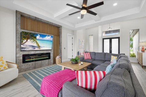 Casa en venta en Cape Coral, Florida, 3 dormitorios, 185.8 m2 № 2385904 - foto 5