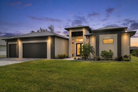 Casa en Cape Coral, Florida 3 dormitorios, 185.8 m2 № 2385904