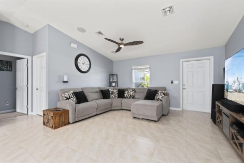 House in Port St. Lucie, Florida 3 bedrooms, 125.23 sq.m. № 2146768 - photo 8