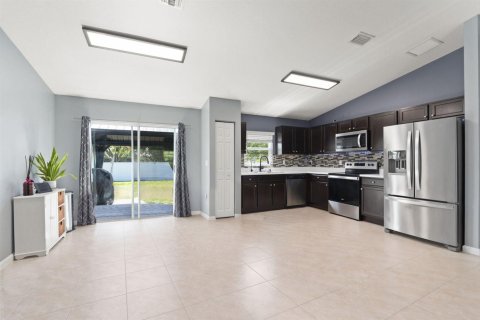 House in Port St. Lucie, Florida 3 bedrooms, 125.23 sq.m. № 2146768 - photo 10