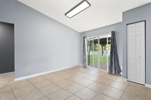 House in Port St. Lucie, Florida 3 bedrooms, 125.23 sq.m. № 2146768 - photo 12