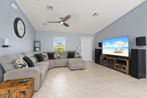 House in Port St. Lucie, Florida 3 bedrooms, 125.23 sq.m. № 2146768 - photo 6