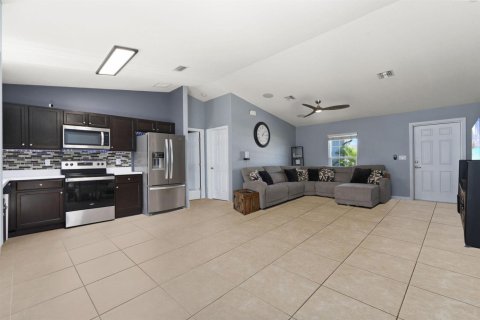 House in Port St. Lucie, Florida 3 bedrooms, 125.23 sq.m. № 2146768 - photo 13