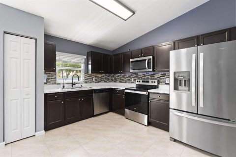 House in Port St. Lucie, Florida 3 bedrooms, 125.23 sq.m. № 2146768 - photo 16