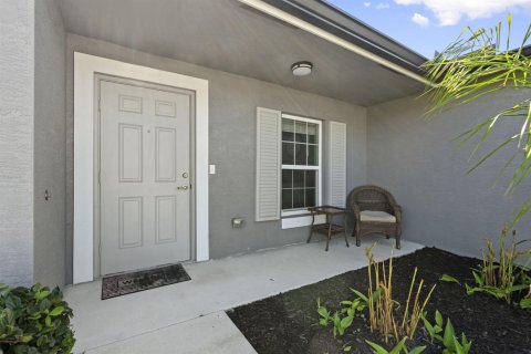 House in Port St. Lucie, Florida 3 bedrooms, 125.23 sq.m. № 2146768 - photo 5