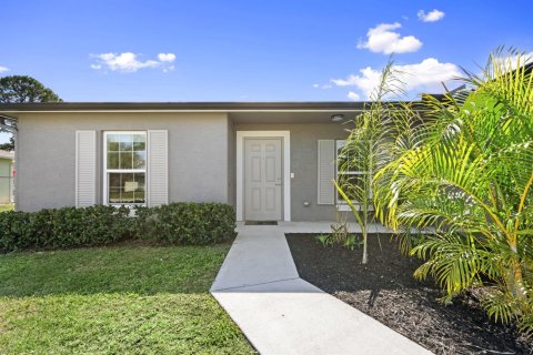 House in Port St. Lucie, Florida 3 bedrooms, 125.23 sq.m. № 2146768 - photo 4