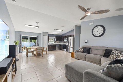 House in Port St. Lucie, Florida 3 bedrooms, 125.23 sq.m. № 2146768 - photo 9
