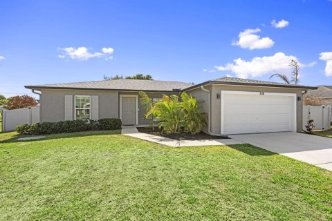 House in Port St. Lucie, Florida 3 bedrooms, 125.23 sq.m. № 2146768 - photo 2