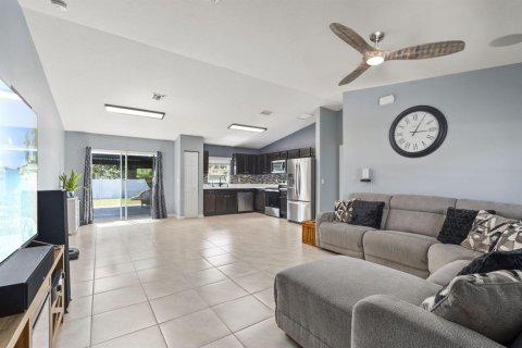 House in Port St. Lucie, Florida 3 bedrooms, 125.23 sq.m. № 2146768 - photo 7