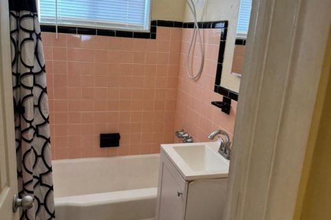 Appartement à louer à Opa-locka, Floride: 3 pièces, 324.41 m2 № 2376537 - photo 4