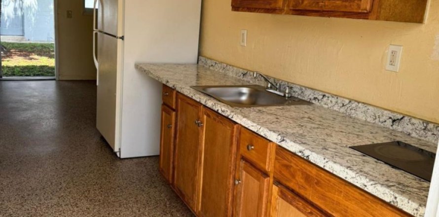 Appartement à Opa-locka, Floride 3 pièces, 324.41 m2 № 2376537