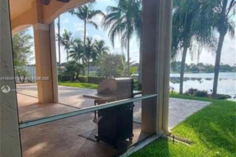 Снять в аренду квартиру в Мирамар, Флорида 4 спальни, 224.27м2, № 1963174 - фото 26