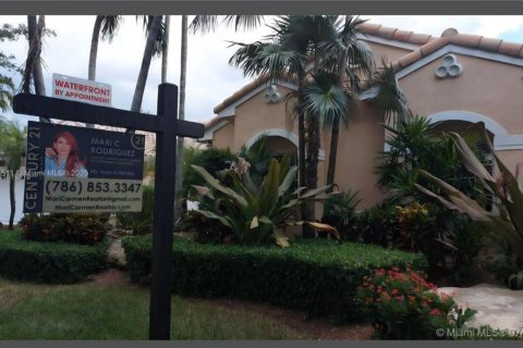 Снять в аренду квартиру в Мирамар, Флорида 4 спальни, 224.27м2, № 1963174 - фото 3