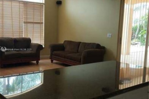 Снять в аренду квартиру в Мирамар, Флорида 4 спальни, 224.27м2, № 1963174 - фото 11