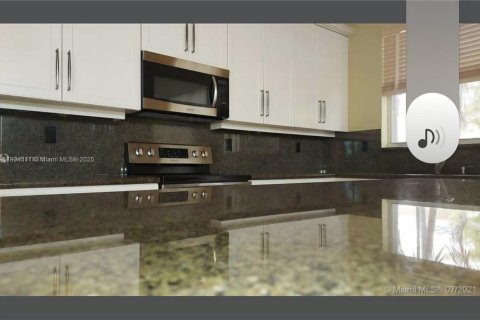 Снять в аренду квартиру в Мирамар, Флорида 4 спальни, 224.27м2, № 1963174 - фото 9