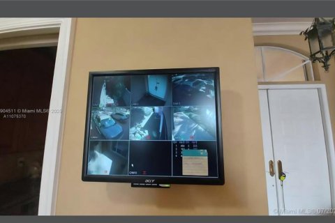 Снять в аренду квартиру в Мирамар, Флорида 4 спальни, 224.27м2, № 1963174 - фото 14