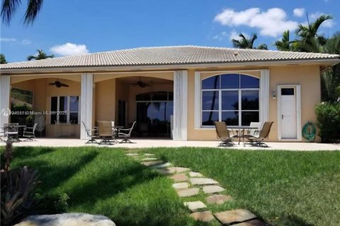 Снять в аренду квартиру в Мирамар, Флорида 4 спальни, 224.27м2, № 1963174 - фото 29