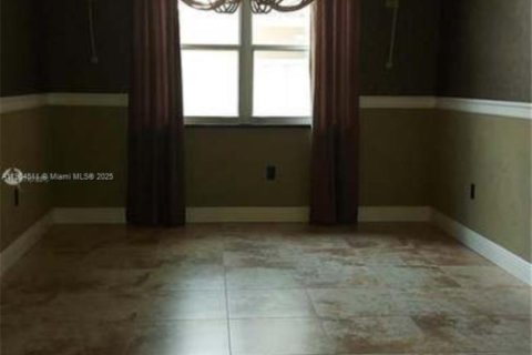 Снять в аренду квартиру в Мирамар, Флорида 4 спальни, 224.27м2, № 1963174 - фото 13