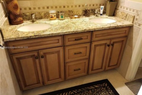 Снять в аренду квартиру в Мирамар, Флорида 4 спальни, 224.27м2, № 1963174 - фото 19