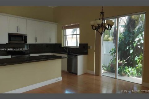 Снять в аренду квартиру в Мирамар, Флорида 4 спальни, 224.27м2, № 1963174 - фото 8