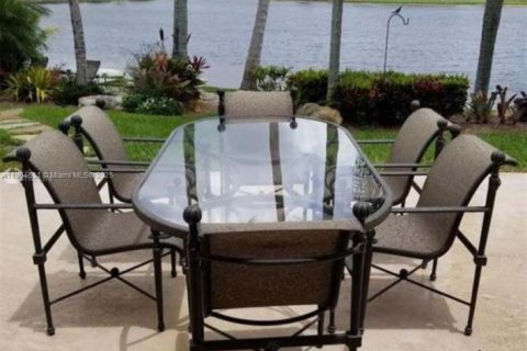 Снять в аренду квартиру в Мирамар, Флорида 4 спальни, 224.27м2, № 1963174 - фото 23