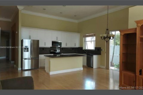 Снять в аренду квартиру в Мирамар, Флорида 4 спальни, 224.27м2, № 1963174 - фото 7