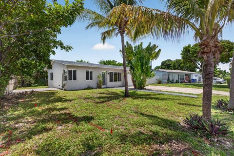 House in Pompano Beach, Florida 3 bedrooms, 107.67 sq.m. № 2191626
