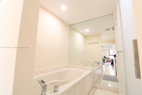 Copropriété à vendre à Key Biscayne, Floride: 2 chambres, 139.91 m2 № 1942872 - photo 18