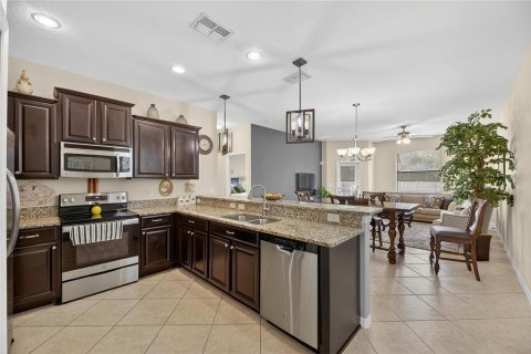 Casa en venta en Tampa, Florida, 4 dormitorios, 211.45 m2 № 2117408 - foto 2